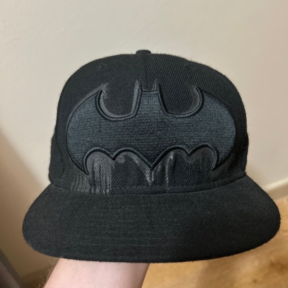 New Era 59FIFTY DC Comics Batman Logo Fitted Hat Cap Size 7 5/8 Black On Black